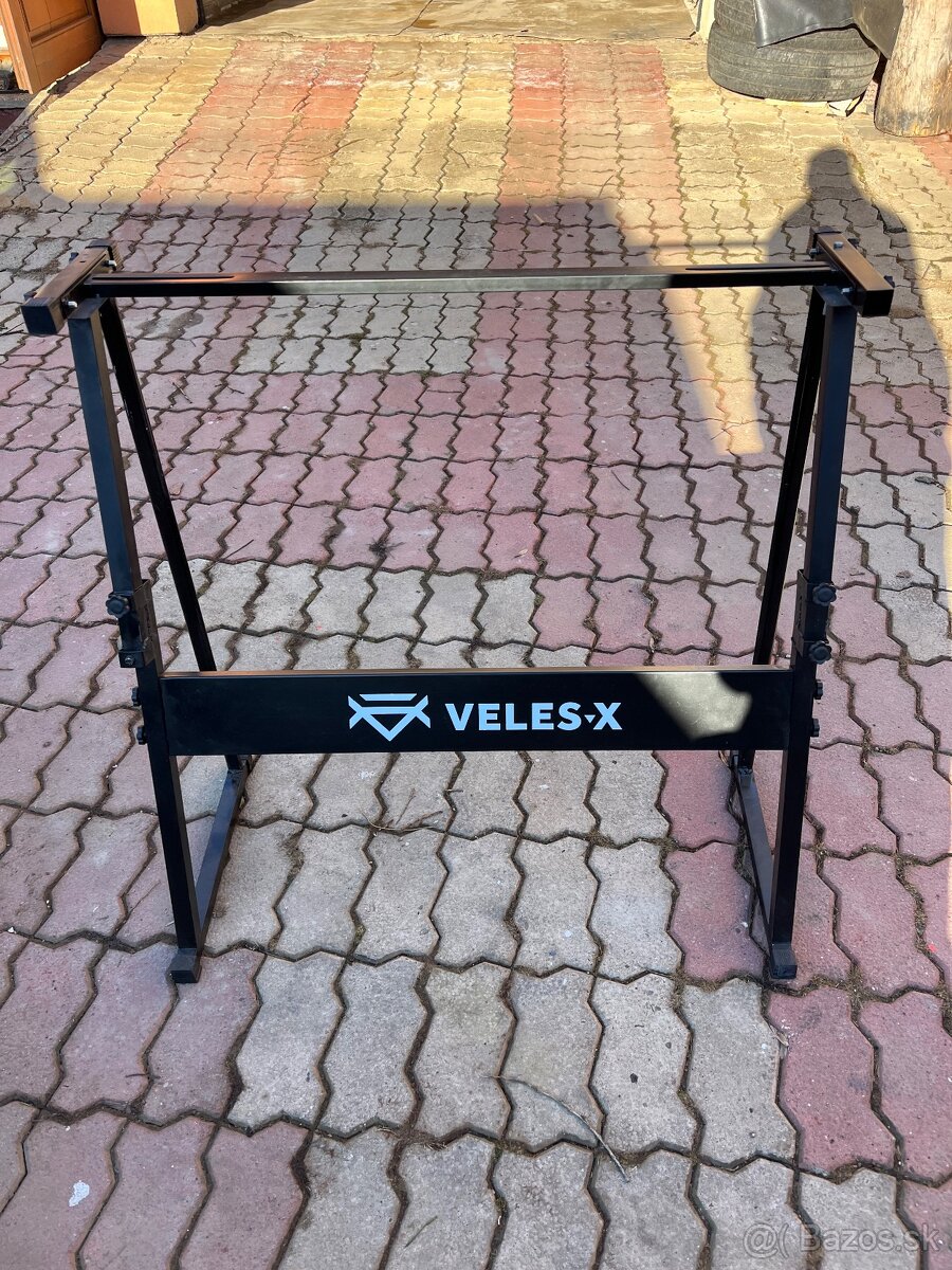 Dj stôl alebo na klavir