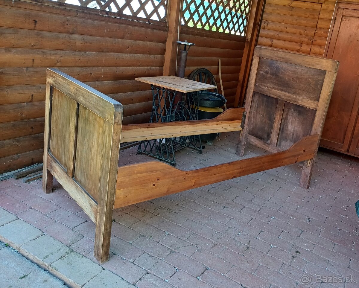 Staružitná spálňa.