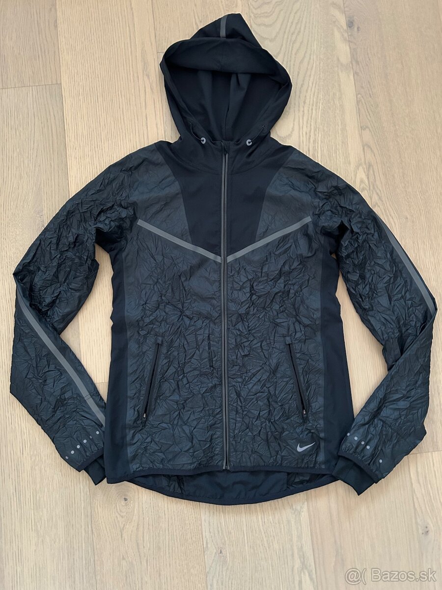 Nike bunda XS čierna s reflwxnými prvkami