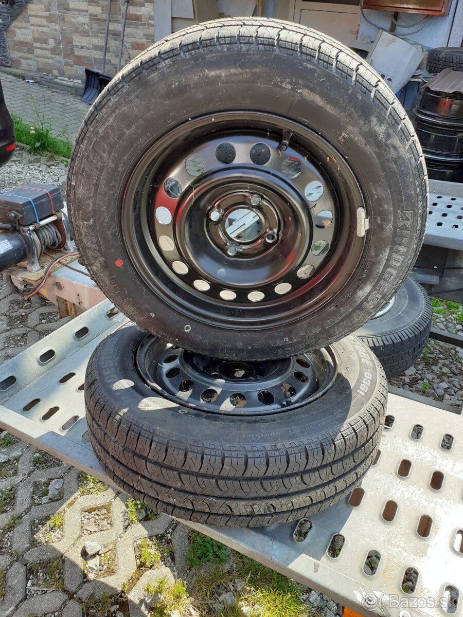Predam 2kusi letnych kolies 175/65 R14 4x100 renault thalia