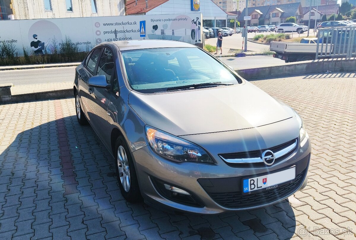 Predám Opel Astra 2016, len 98600km, diesel sedan