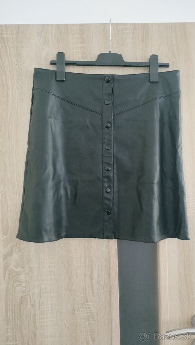 Kožená (syntetika) sukňa na zapínanie