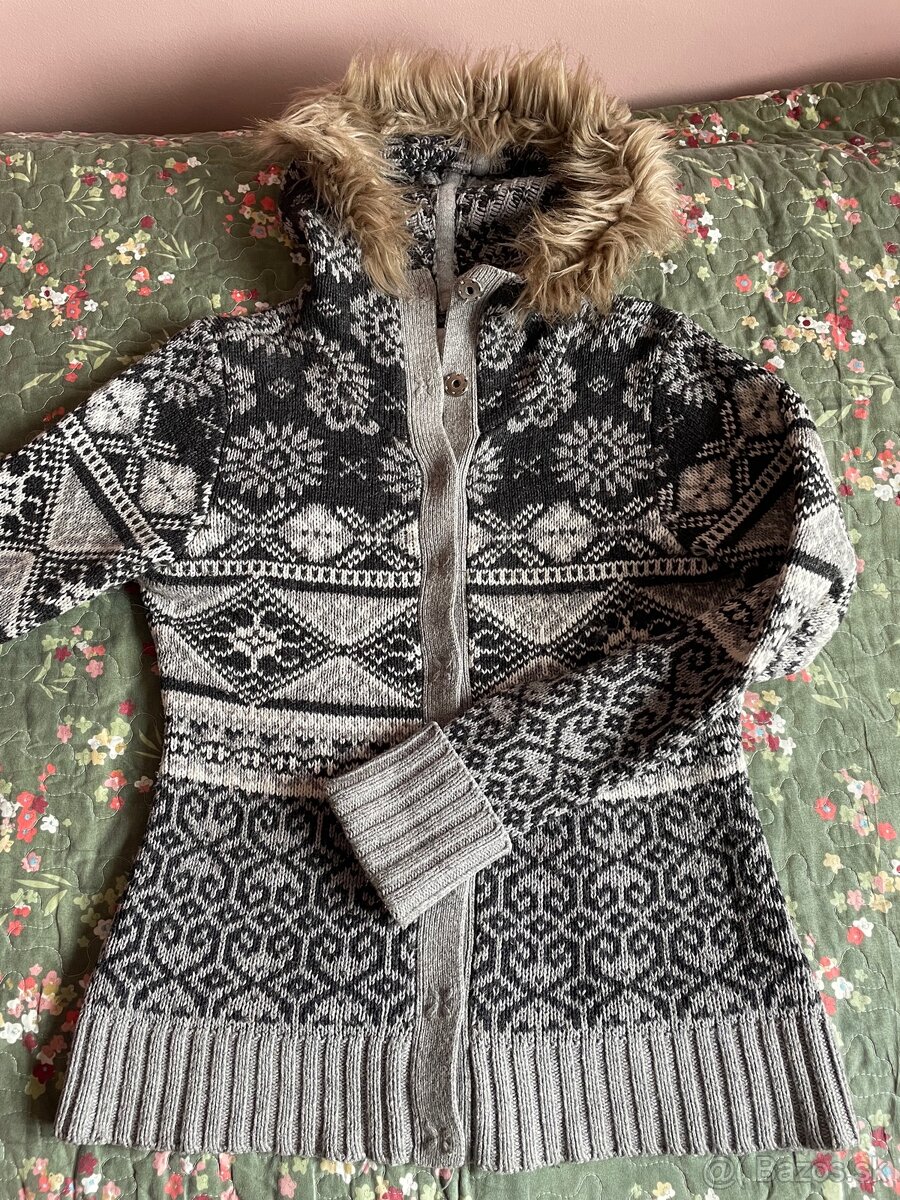 dámsky sveter s kapucňou