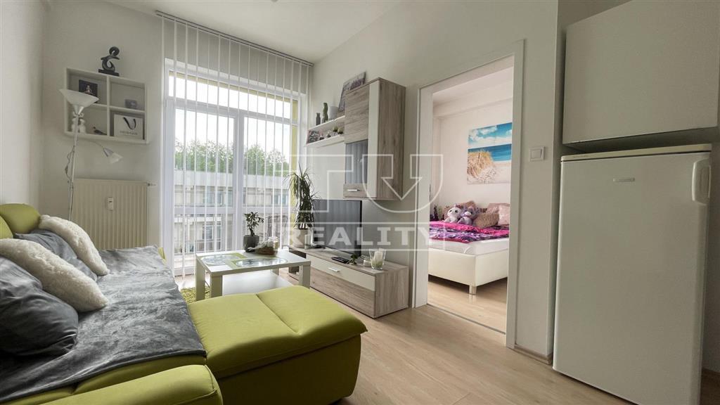 2 izbový byt, 29m2 + vlastne parkovacie miesto, Radvaň -...