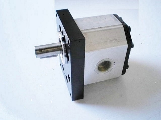 Čerpadlo 32 litr. na servo LKT