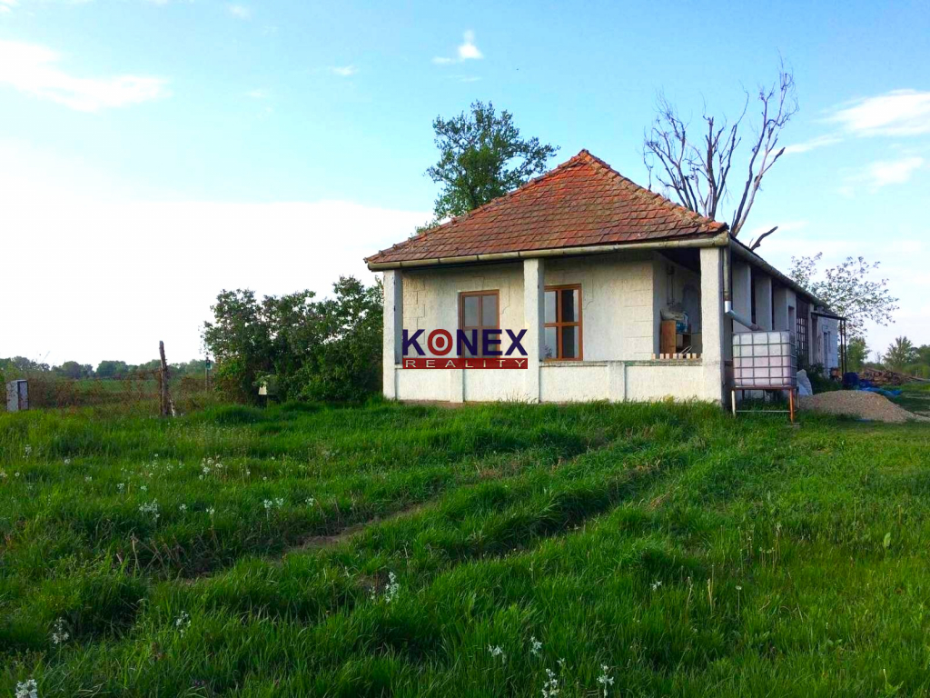 Gazdovský dom s rozľahlým pozemkom – obec Rad