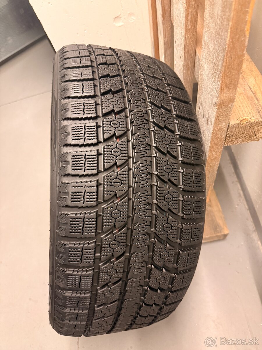 4 x nove zimne pneu TOYO 275/40 R20