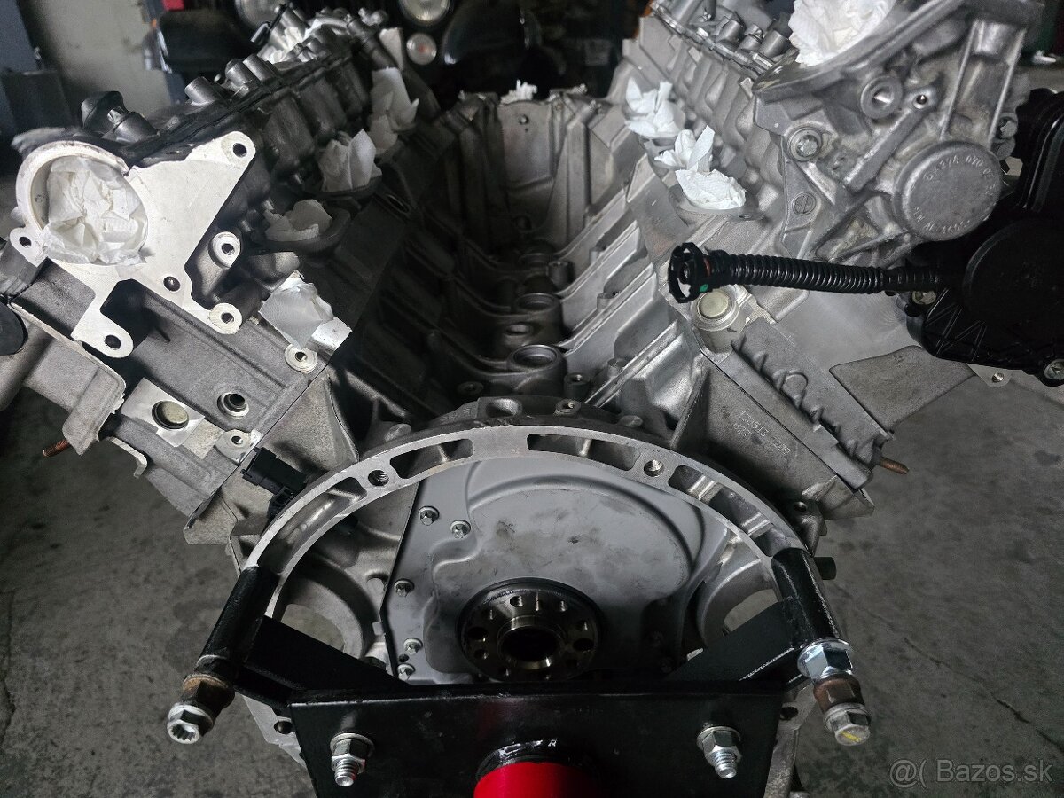 Predam motor Mercedes V8 500 benzin