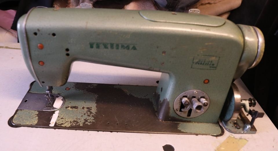 Predám priemyselny´šijaci stroj Textima