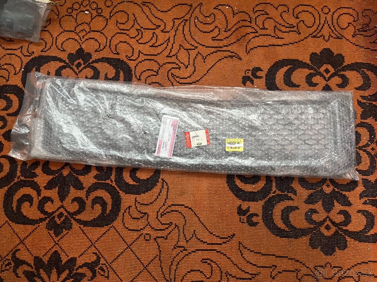 Land Rover Freelander 2 (359) Mriežka LR003295