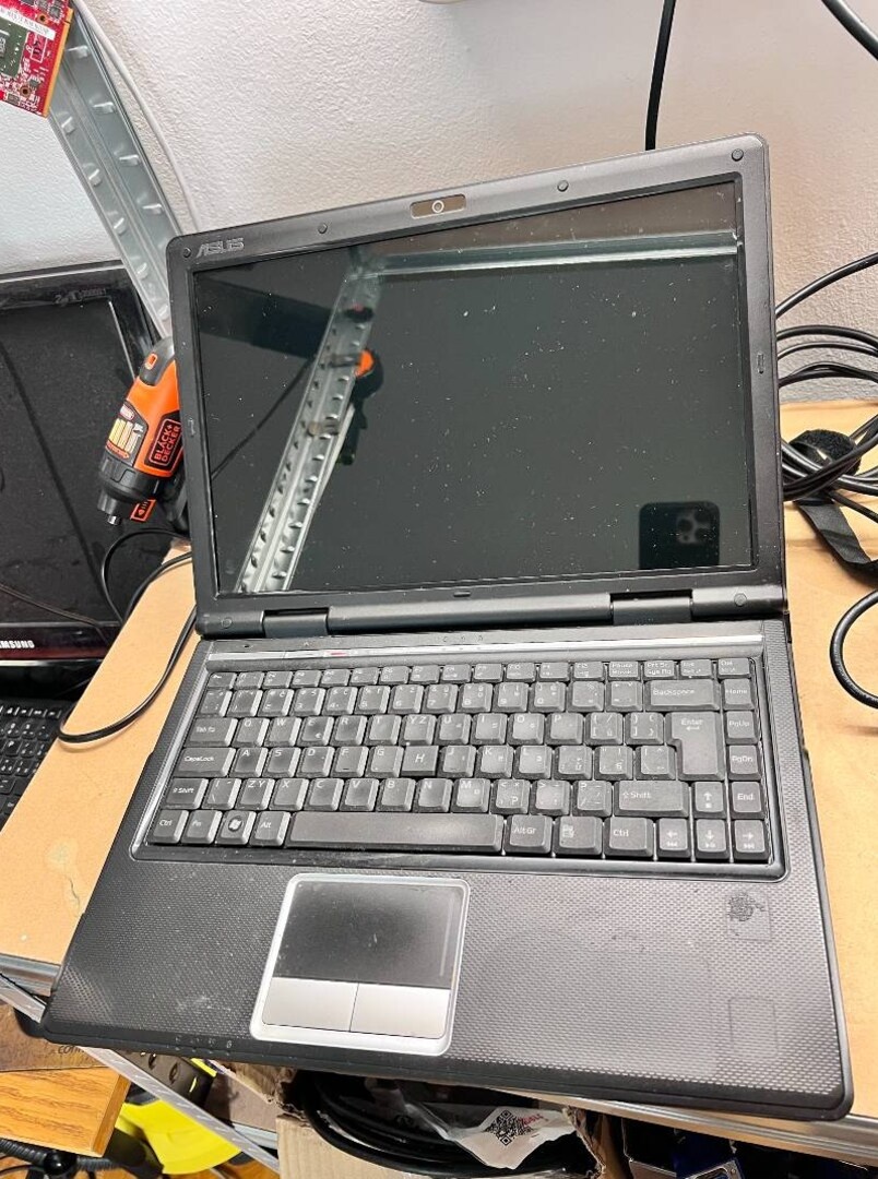 Predám notebook Asus Intel Core2Duo 2x2,00GHz.3gb ram.160gbH