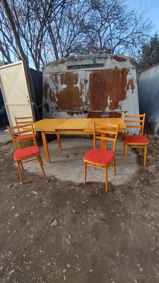 Predám veľký starožitný roztahovaci stôl a 4 x stoličky cen.