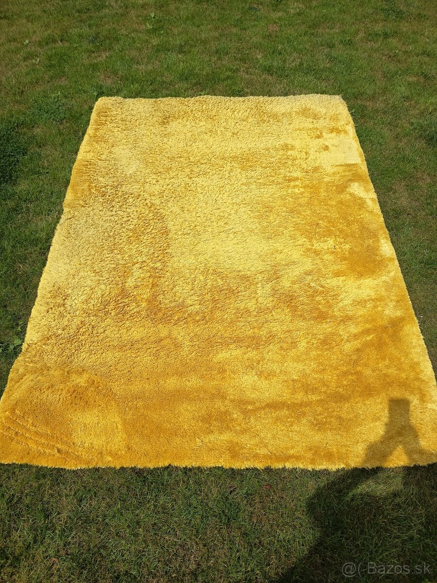 Predám žltý koberec