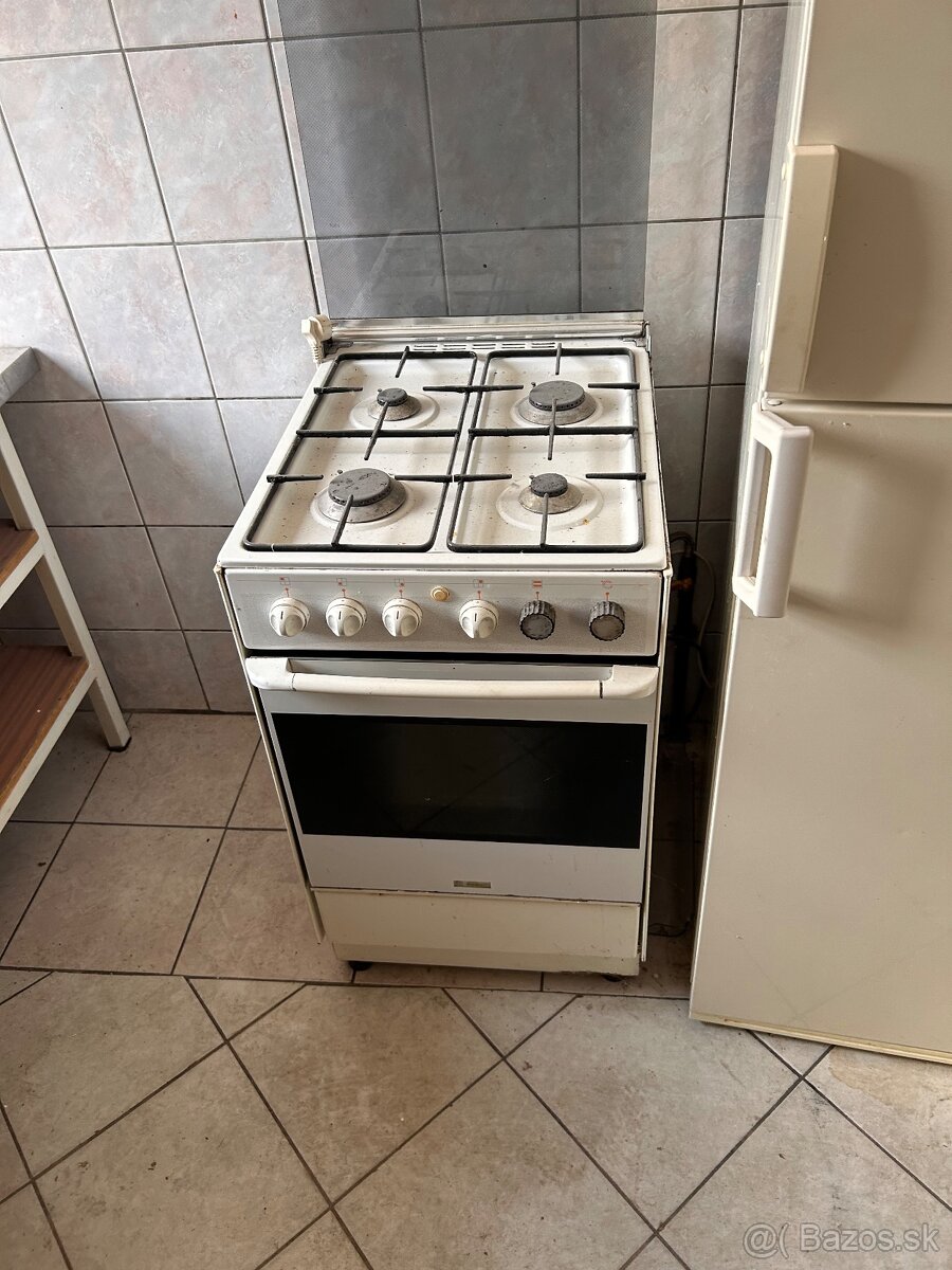 Plynovy sporak s elektrickou rurou