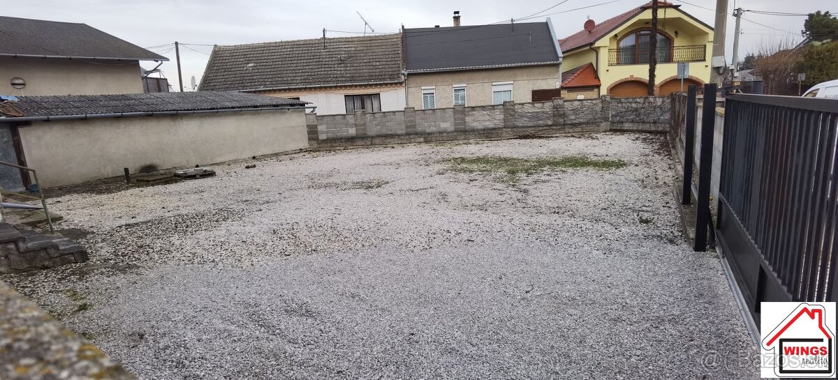 Plocha na parkovanie v centre mesta Sereď - Kúpeľné námestie