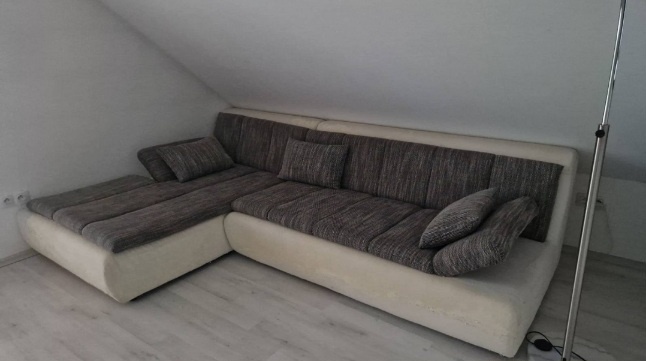 Sedacka v tvare L s kreslom a velkou taburetkou