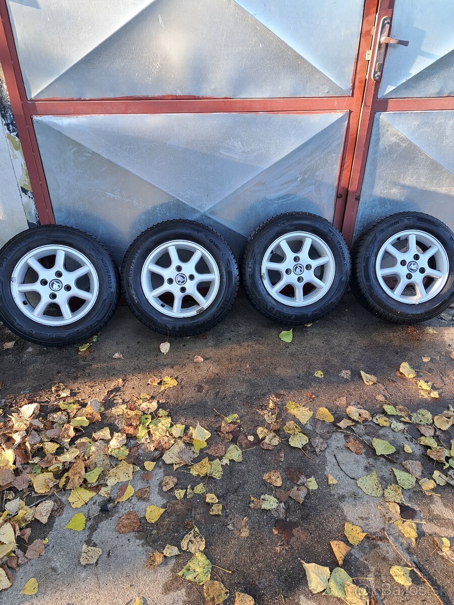 Alu kola 51/2Jx13H2+zimní pneu 165/70 R13 Felicia