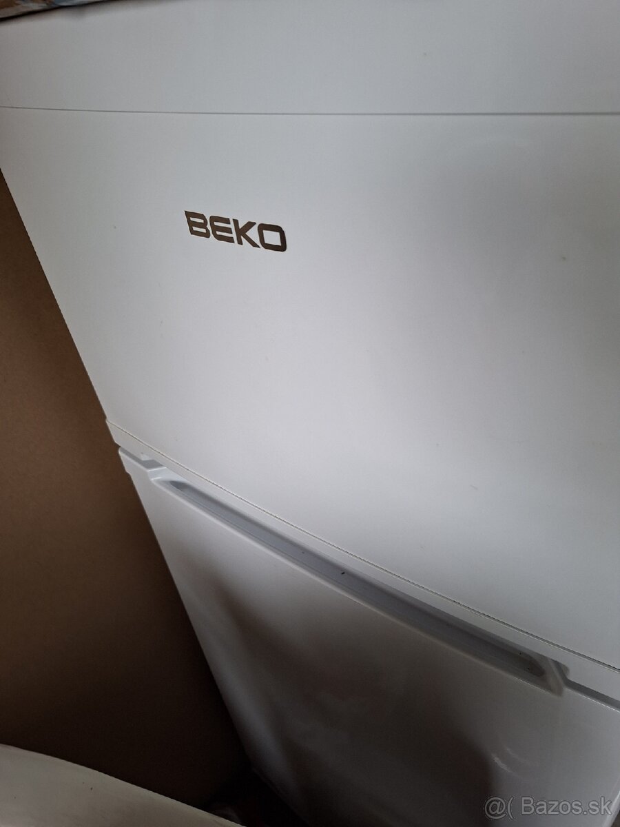 Chladnicka s mraznickou  BEKO.