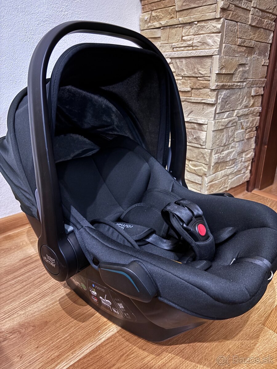 Predám Britax Baby Safe Core + ISOFIX základňa – čierna