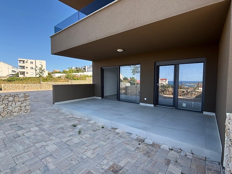 3-izb. apartmán na prízemí novostavby so záhradou,Chorvátsko