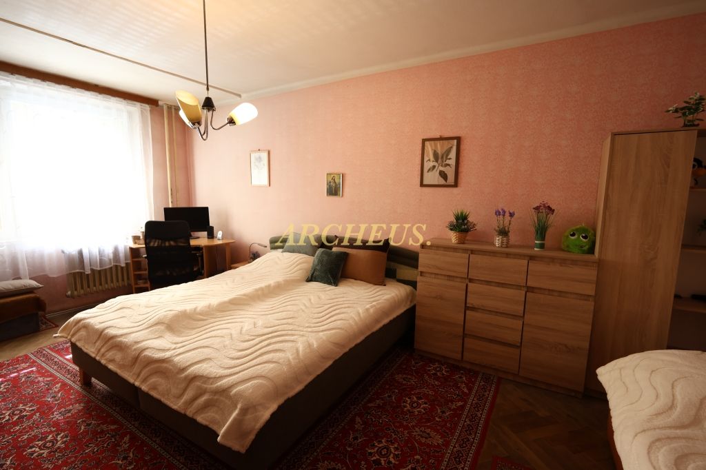 Veľký 2-izbový byt v pôvodnom stave na prerábku