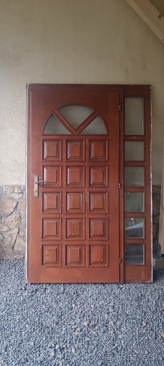 Vchodové drevene dvere-masiv