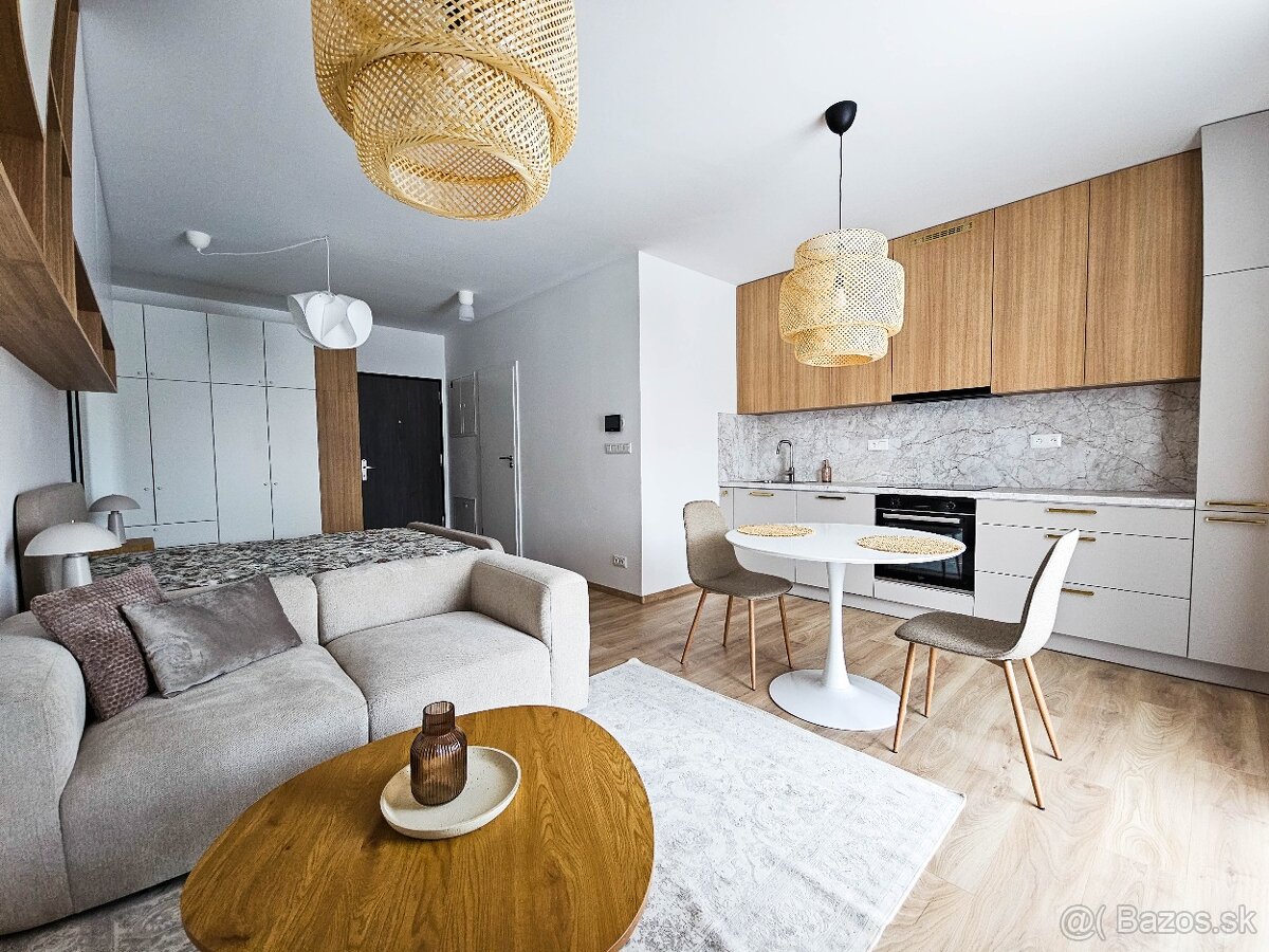 Exkluzívny 1+kk + balkón + parkovanie