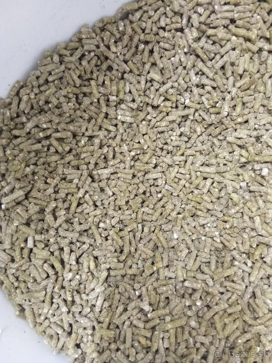 Peletky krmivo granulky ostatok