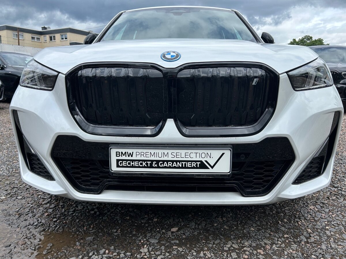 BMW iX1 xDrive M paket - elektro 230kw