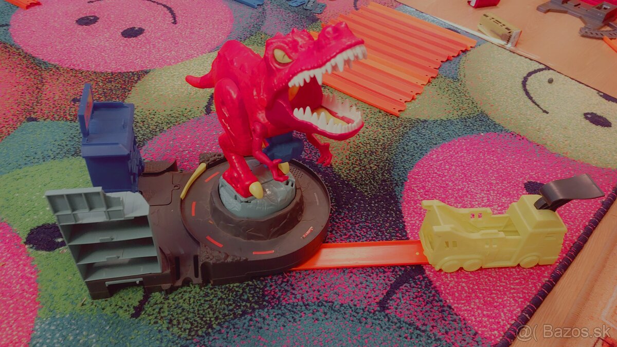 Hot wheels akčný dinosaurus T-rex, na baterky