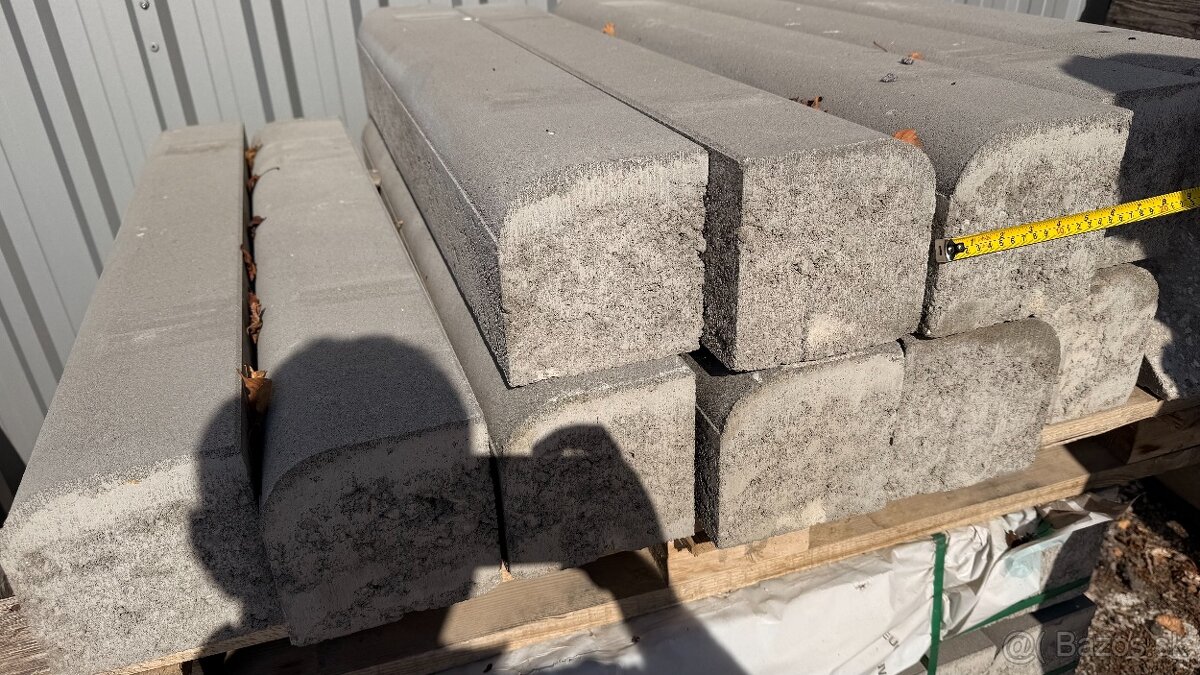 obrubník betónový nájazdový 15x15x100