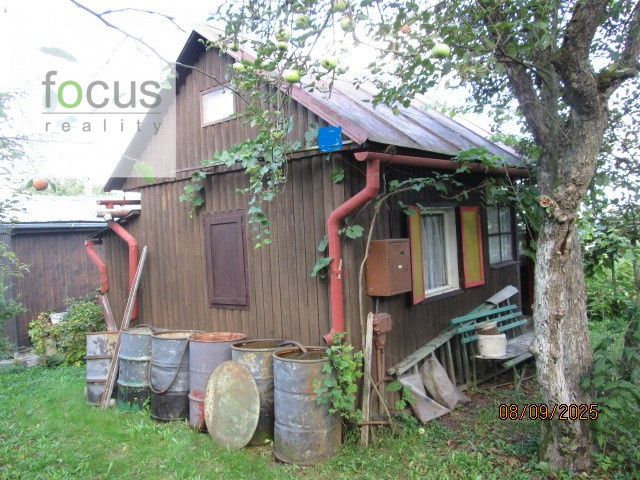 Predám chatu so záhradkou - Stráže