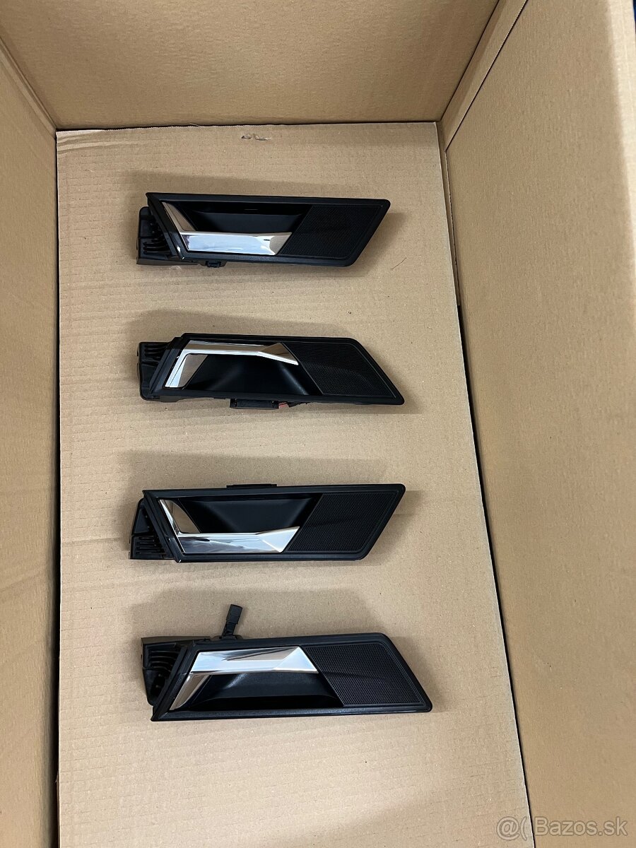 Škoda Superb 3 podsvietené kľučky svietiace logo pod dvere