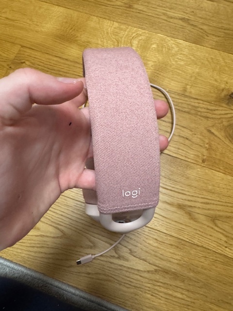 RUZOVE SLUCHATKA ( LOGI)