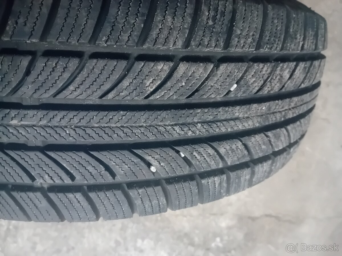 Predam zimne pneumatiky 215 70 R16