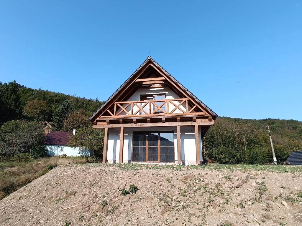 Na predaj chata novostavba pri Novej Bani