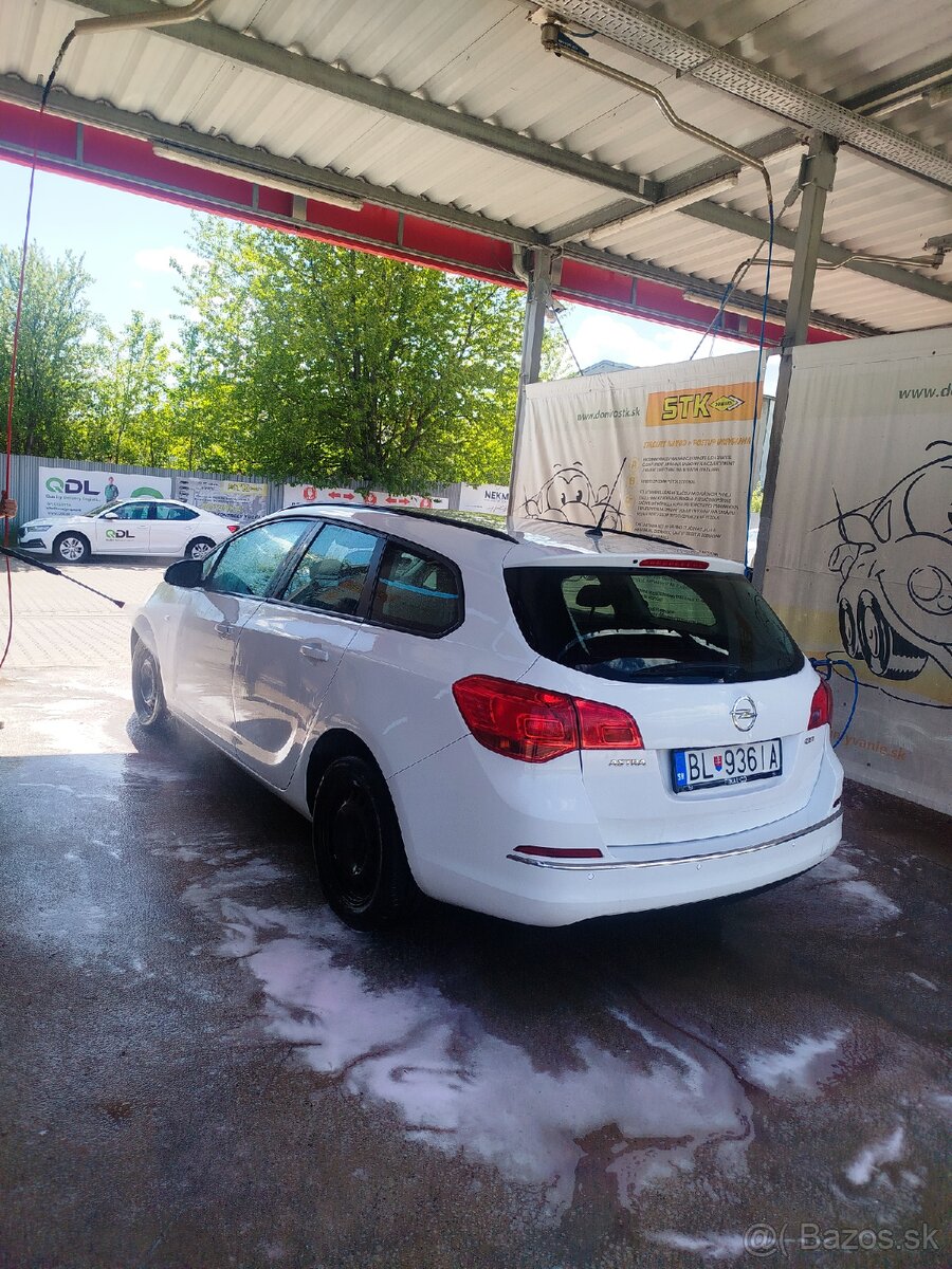 Opel Astra J Sports Tourer