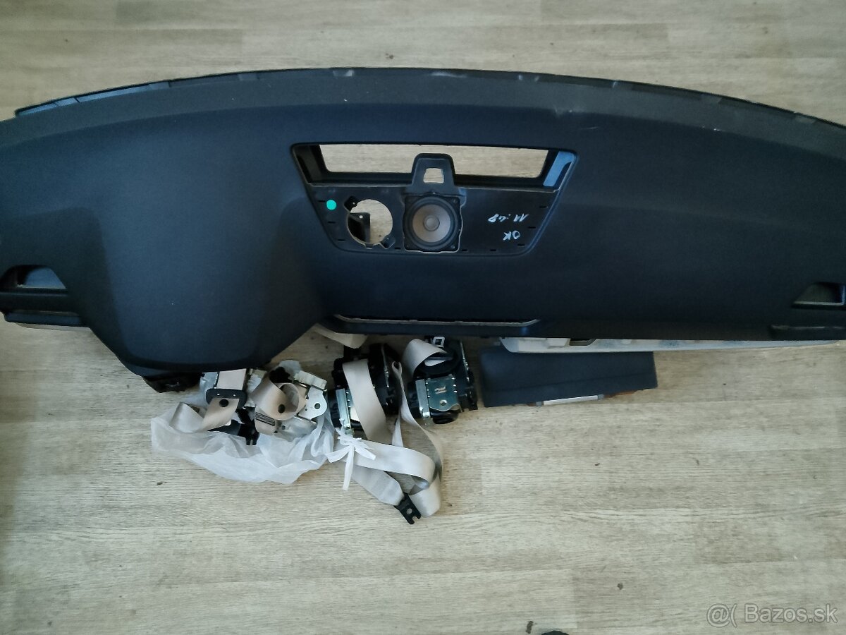 Škoda Superb 3 palubní deska, airbagy,pasy