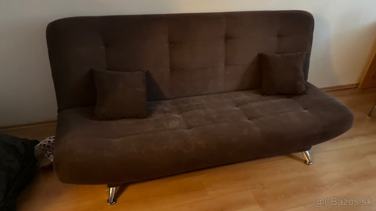 Rozkladací gauč s úložným priestorom