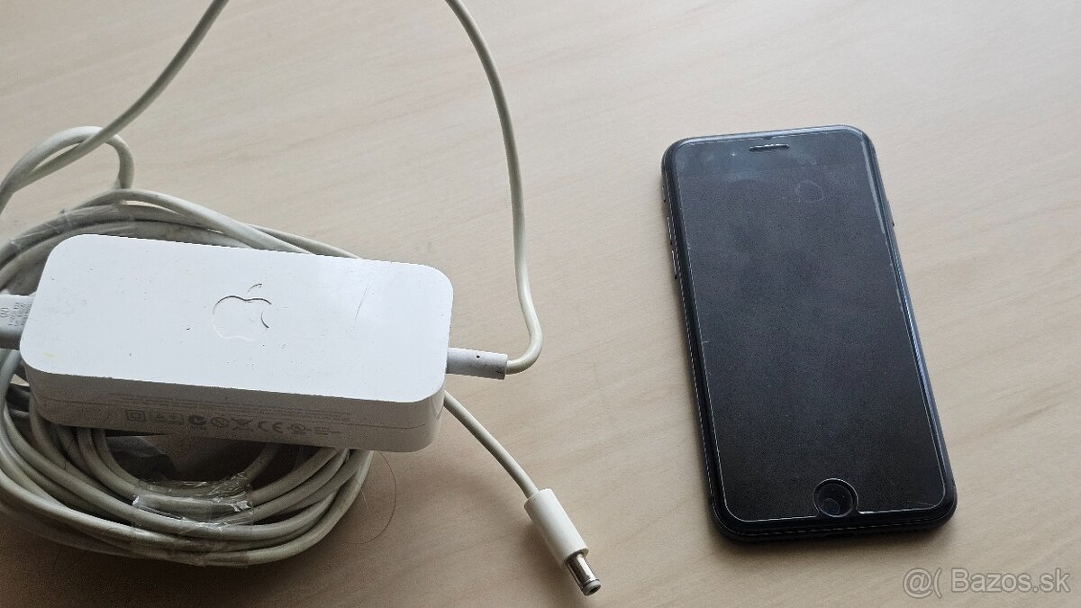IPhone v nalezovom stave + nabíjačka apple