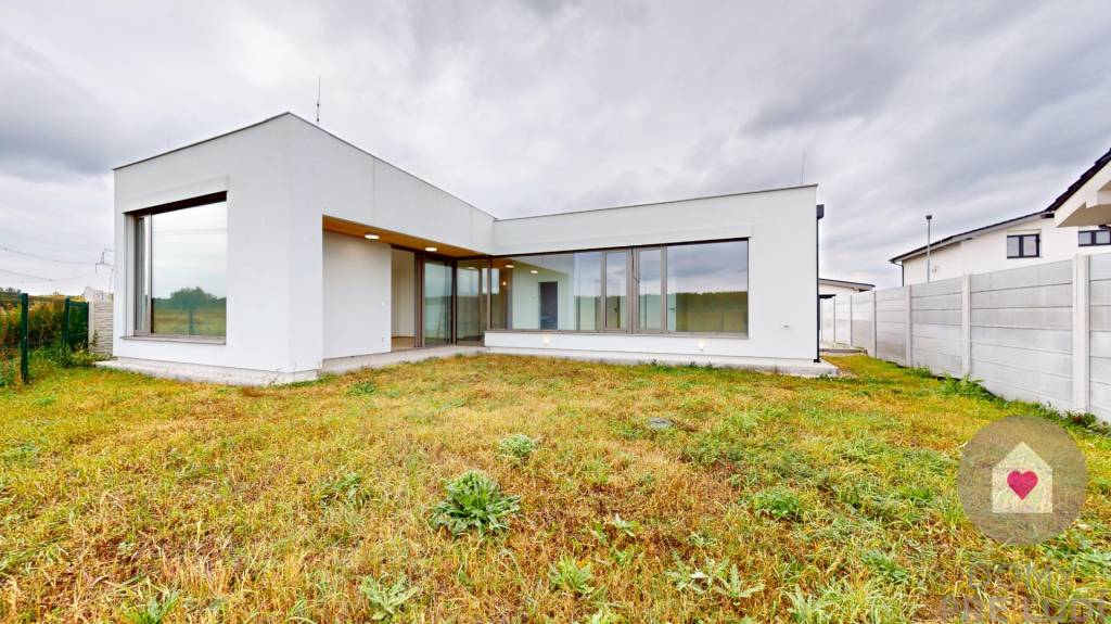 KOSTOLIŠTE - Skolaudovaná novostavba V ŠTANDARDE s hliníkový