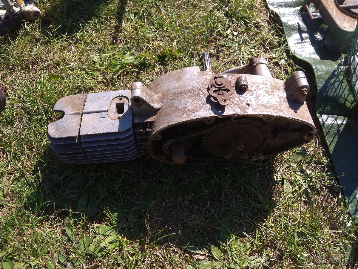 Motor Jawa 555