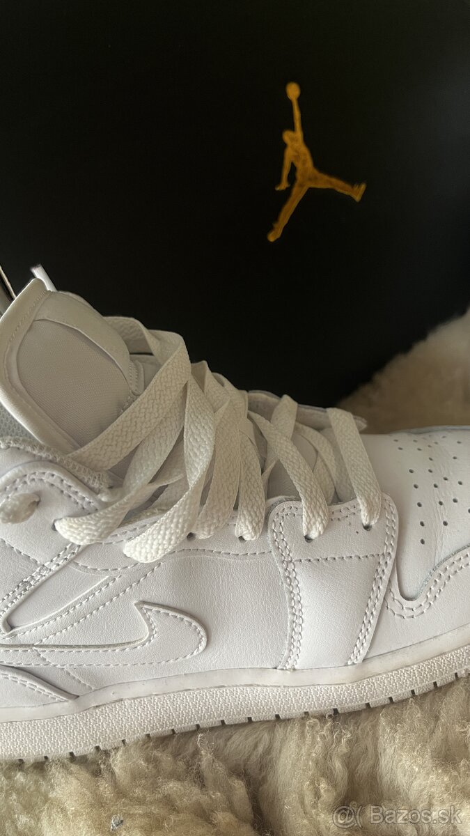 Predám tenisky Nike Jordan 1 Mid – výborný stav