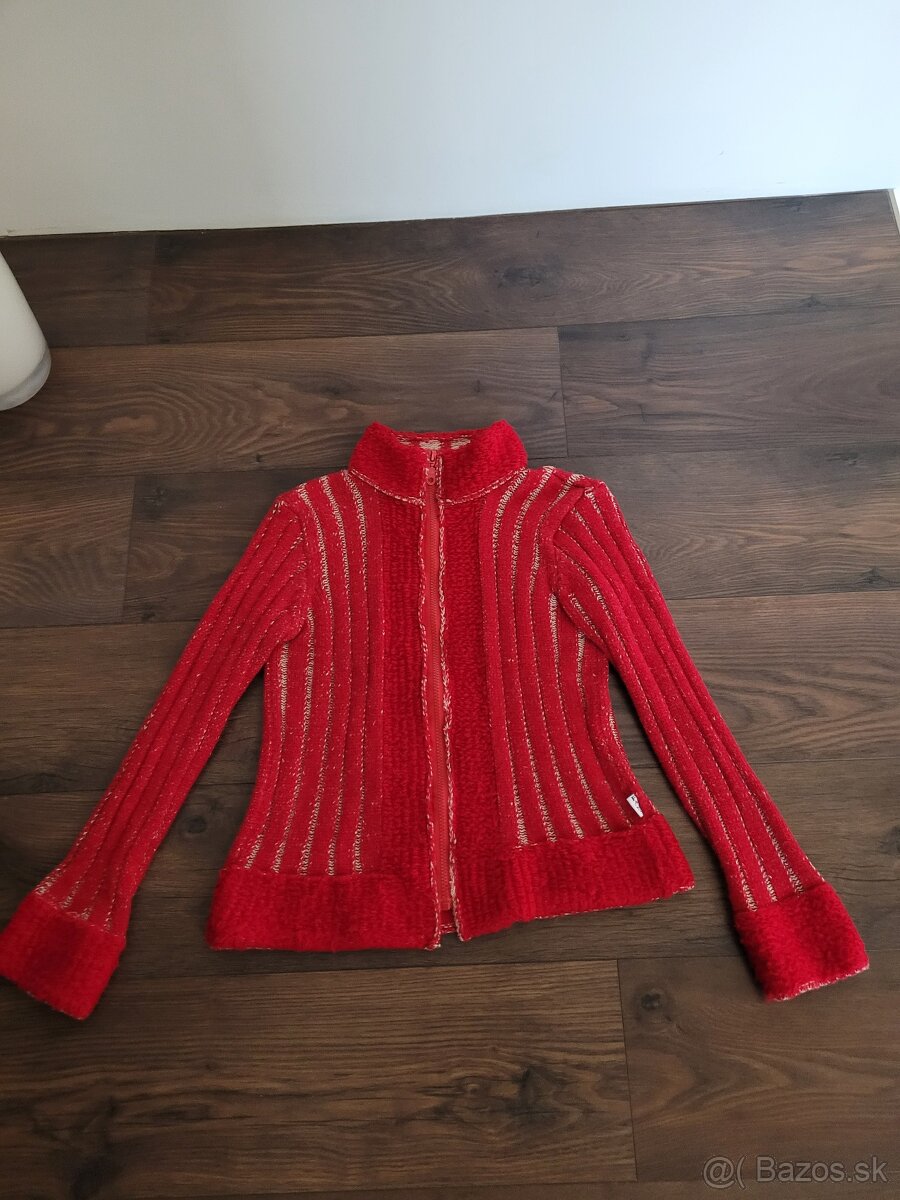 Červený sveter ku krku na zips do tvaru A. Veľkosť S, M,