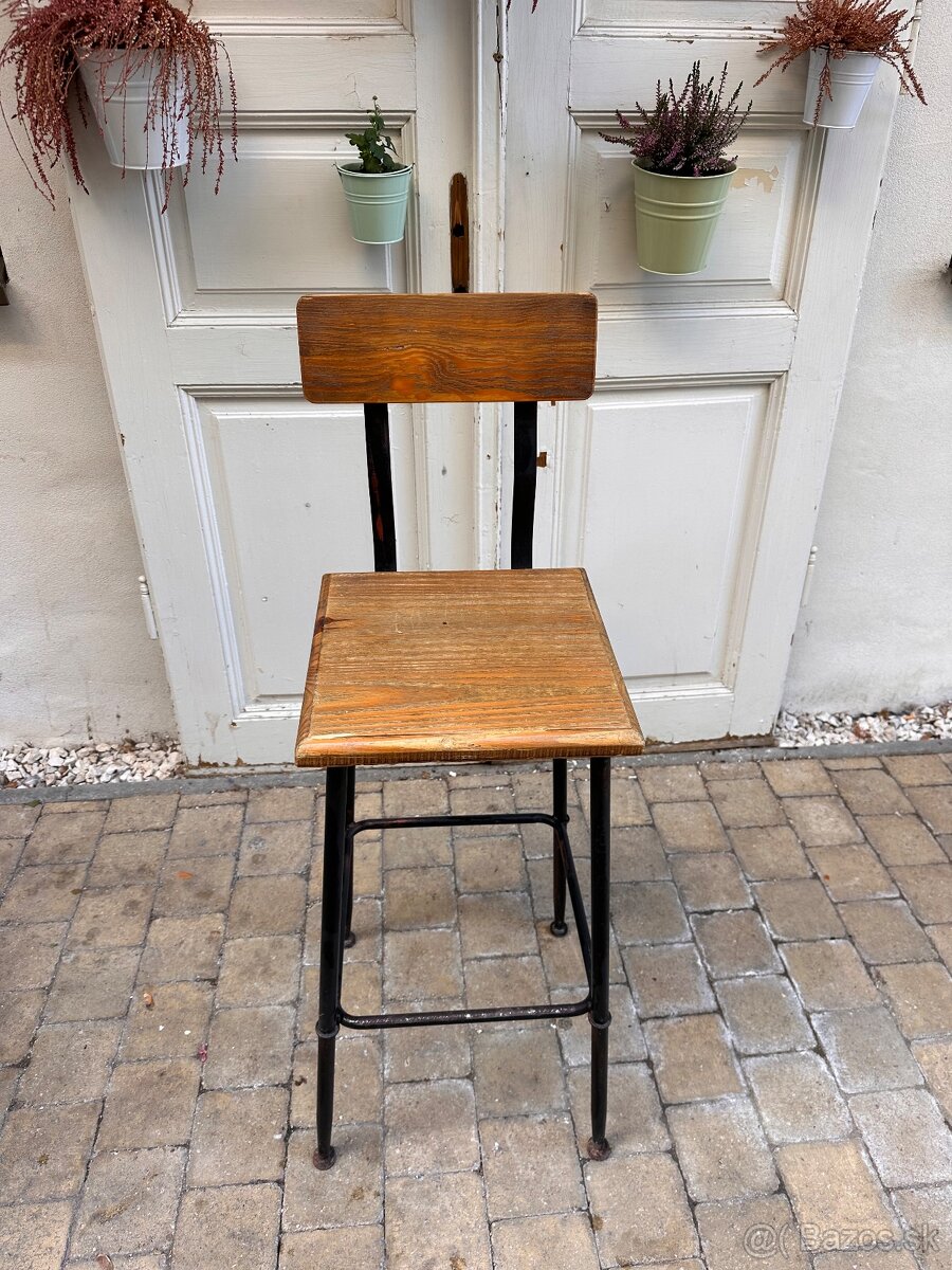 Barová stolička
