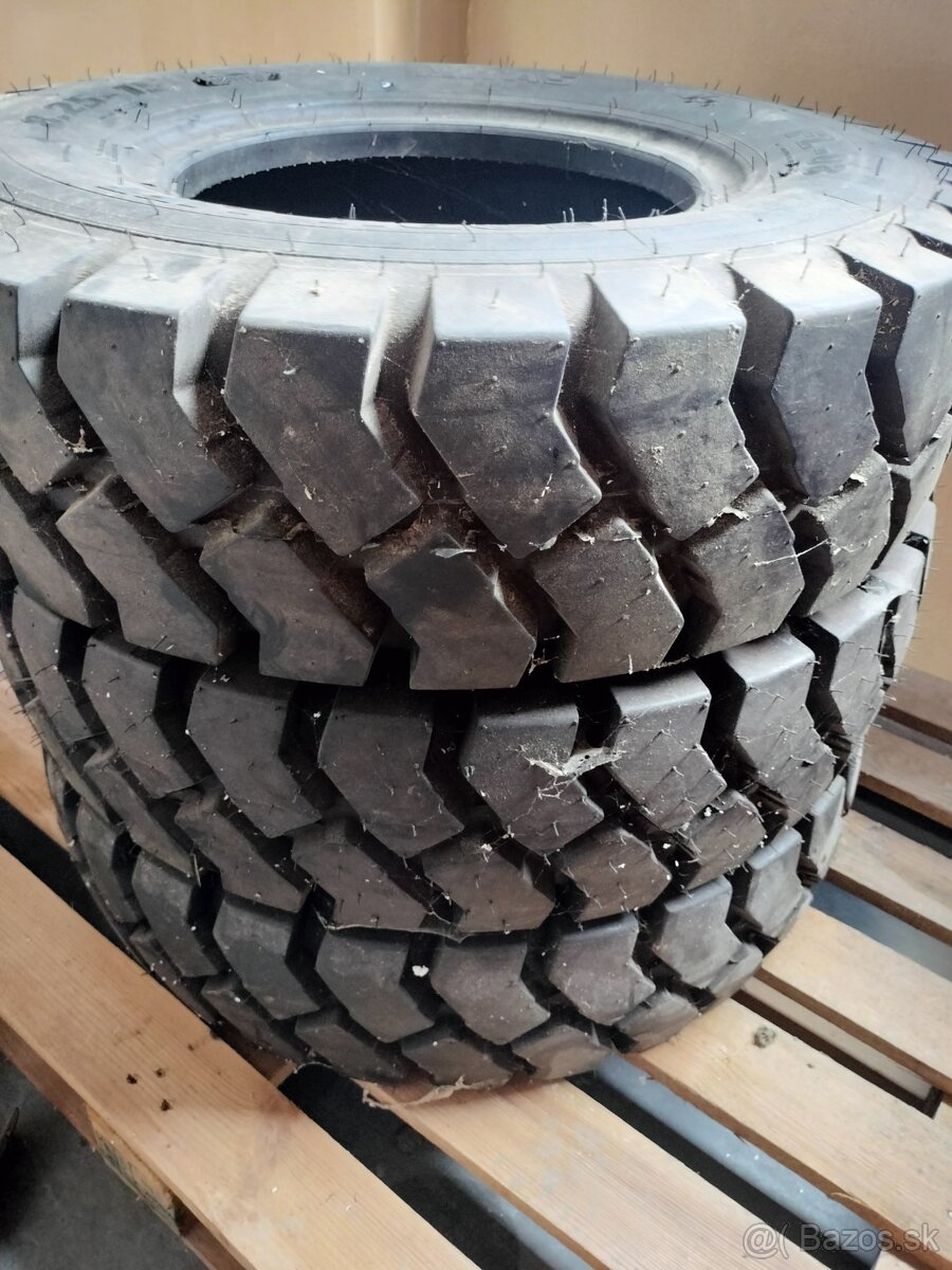 Pneumatiky 8.25-15
