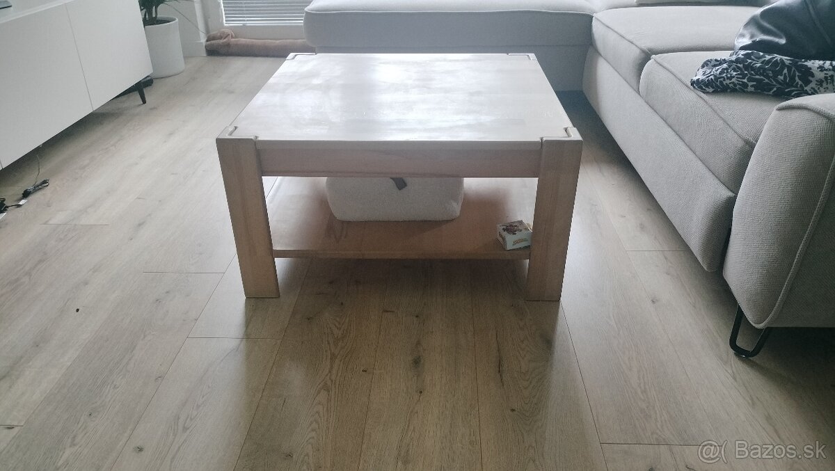 Konferenčný stolík masiv