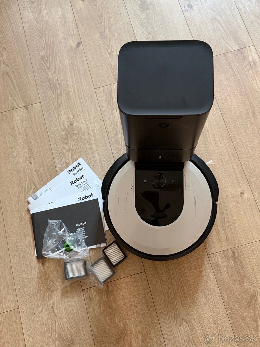 vysávač iRobot Roomba i7+ s dokovacou stanicou