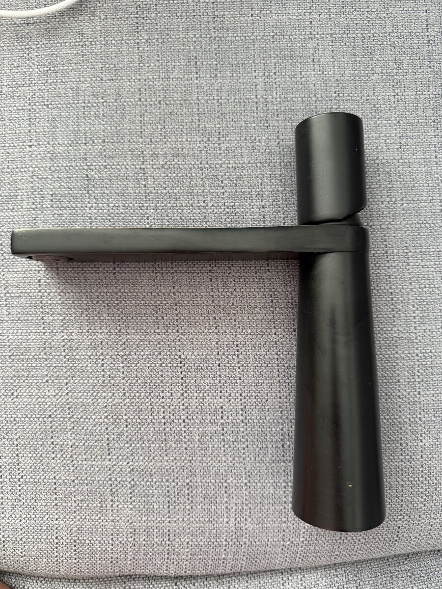 Predám vodovodnú batériu v čiernej farbe