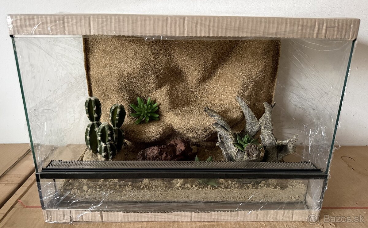 Terárium 50x35x35 s 3D stenou
